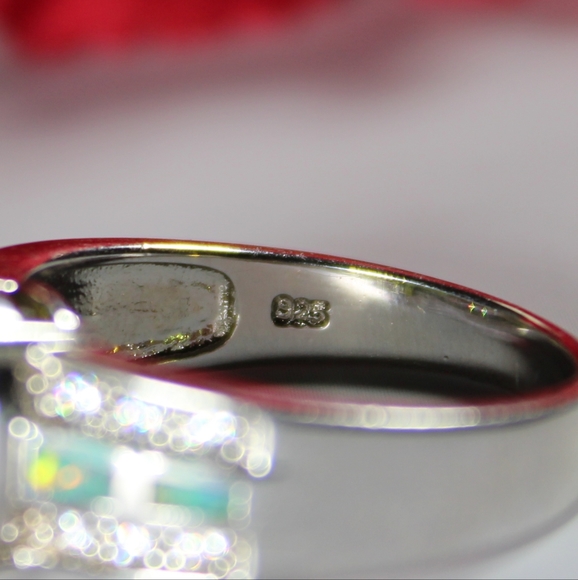 Very Beautiful Green CZ Stone with Imitation Opal and CZ diamonds - Picture 8 of 12